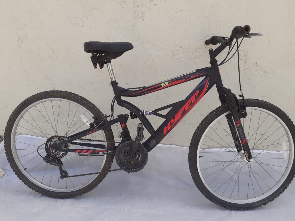 Hyper Bicycles Men s 26 Shocker Mountain Bike Black