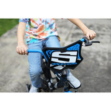 Load image into Gallery viewer, Dynacraft 18&quot; Boys Surge BMX Bike, Black/Blue
